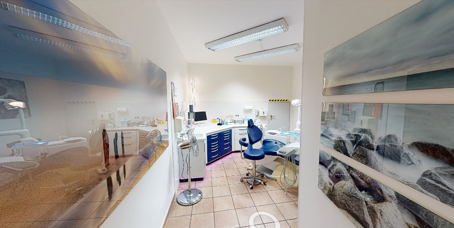 Behandlungszimmer Zahnarzt Stade bei St Wilhadi